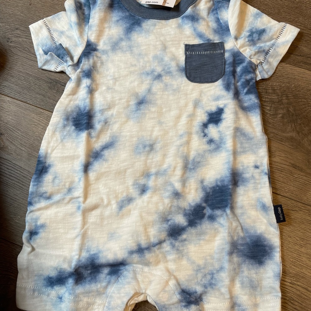 NWT Tie dye Baby Gap 3-6 month short outfit